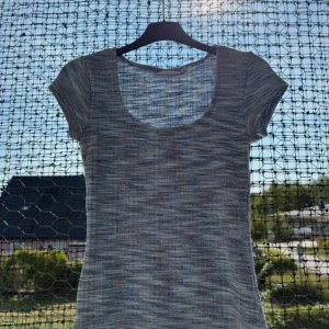 Sommartopp - Urringad topp från Kappahl. Storlek xs och är använd några gånger som som ny.