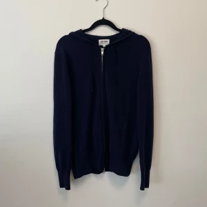 Soft goat Kashmir hoodie  - Soft Goat || skick 10/10(knappast använd) || storlek S(passar också XS) || 100% Kashmir || nypris 3700kr mitt pris 2300kr || pris kan diskuteras vid snabb affär!