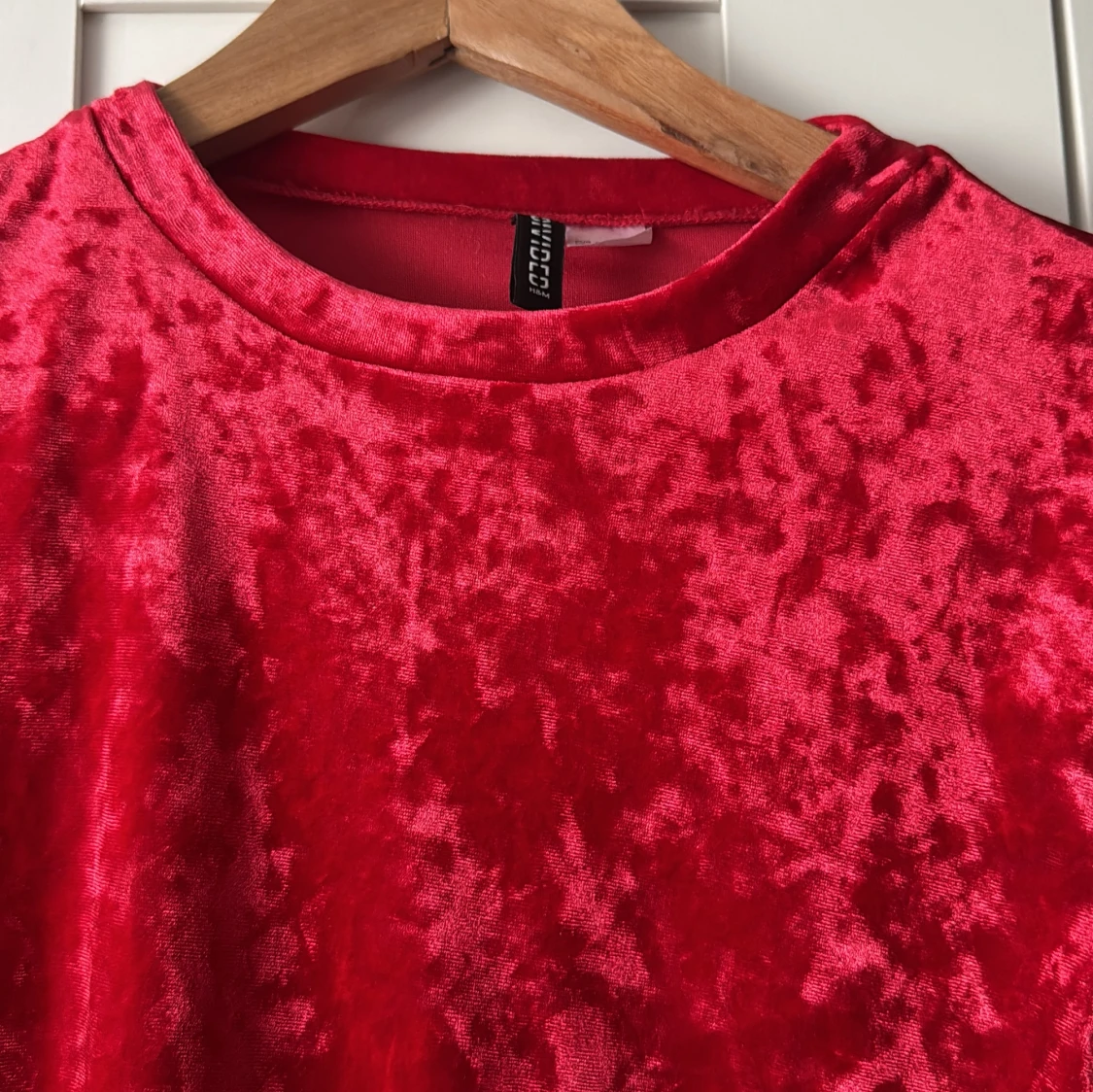 Röd sammetströja från H&M Divided - 1