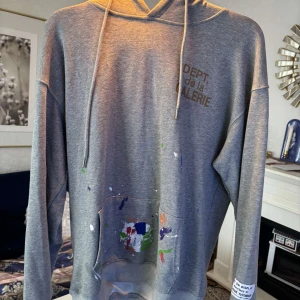 Galleri Dept Hoodie - Sjuk snygg Gallery dept hoodie för ett strålande pris 🤩hör av er ifall ni har fler frågor 