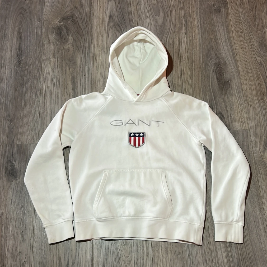 Vit hoodie från GANT