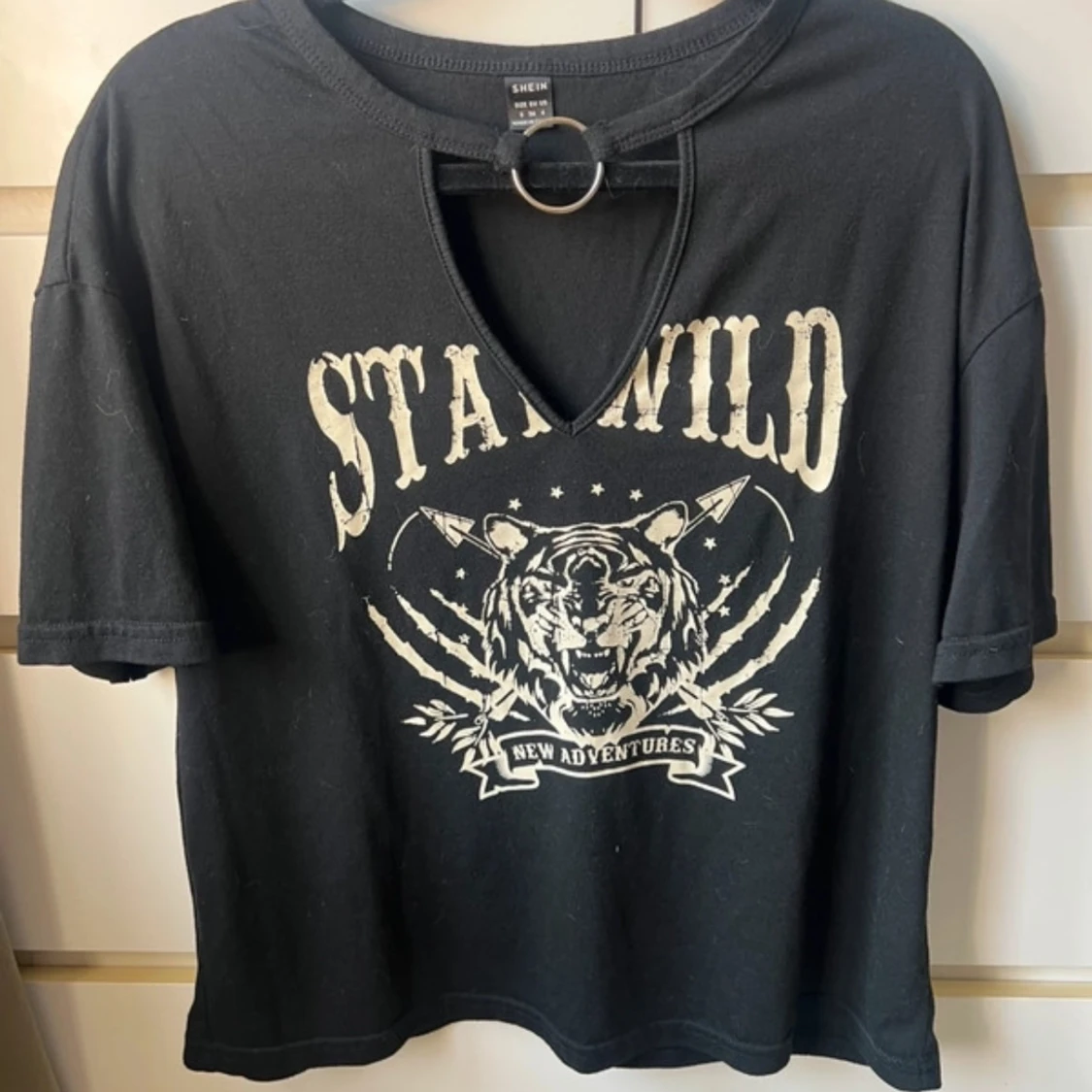 Svart t-shirt från Shein - 1