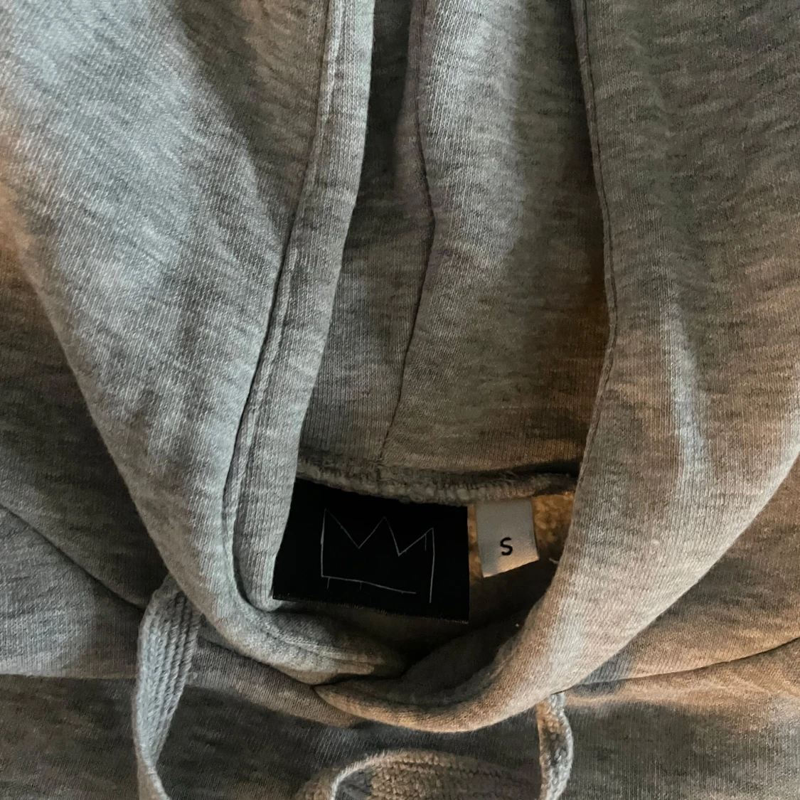 Grå hoodie, hov1 - 2