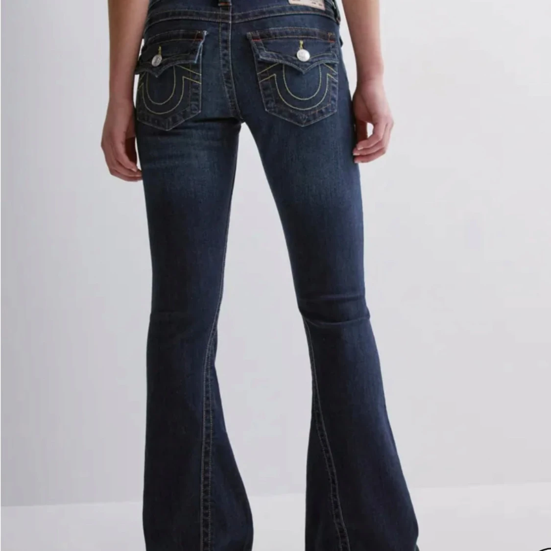 SÖKER!Mörkblå true religion jeans - 1