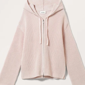 Rosa zip tröja - Så så sött stickad zip tröja som tyvärr inte kommit till användning! Storlek xxs men sitter som en xs. Helt ny med lappar kvar😍😍