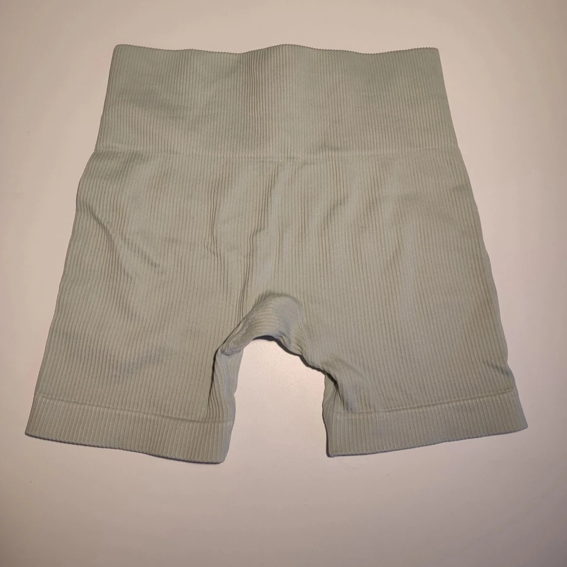 Gröna ribbade shorts - 90