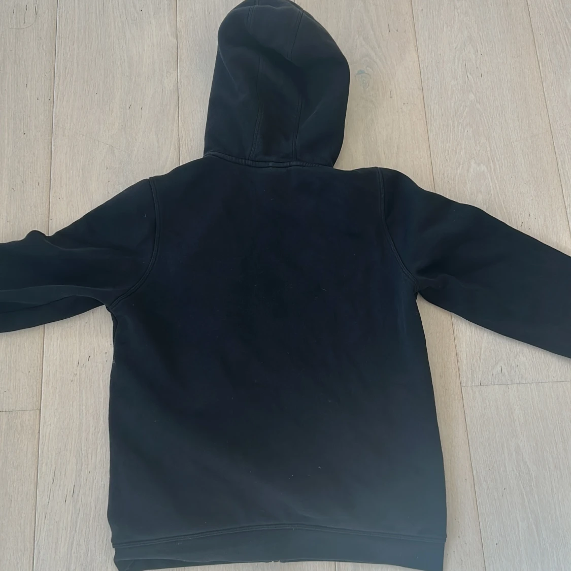 Svart huvtröja från Sail Racing - 1