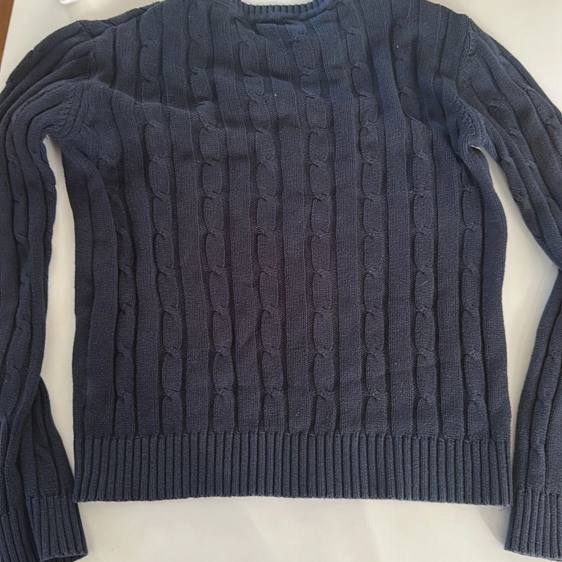 Mörkblå stickad tröja från Marine - 2