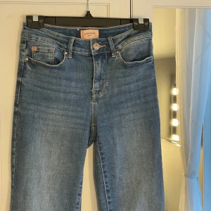 Vmflash straight - Vero Moda jeans i modellen Vmflash straight, storlek xs längd 34. Fint skick!!