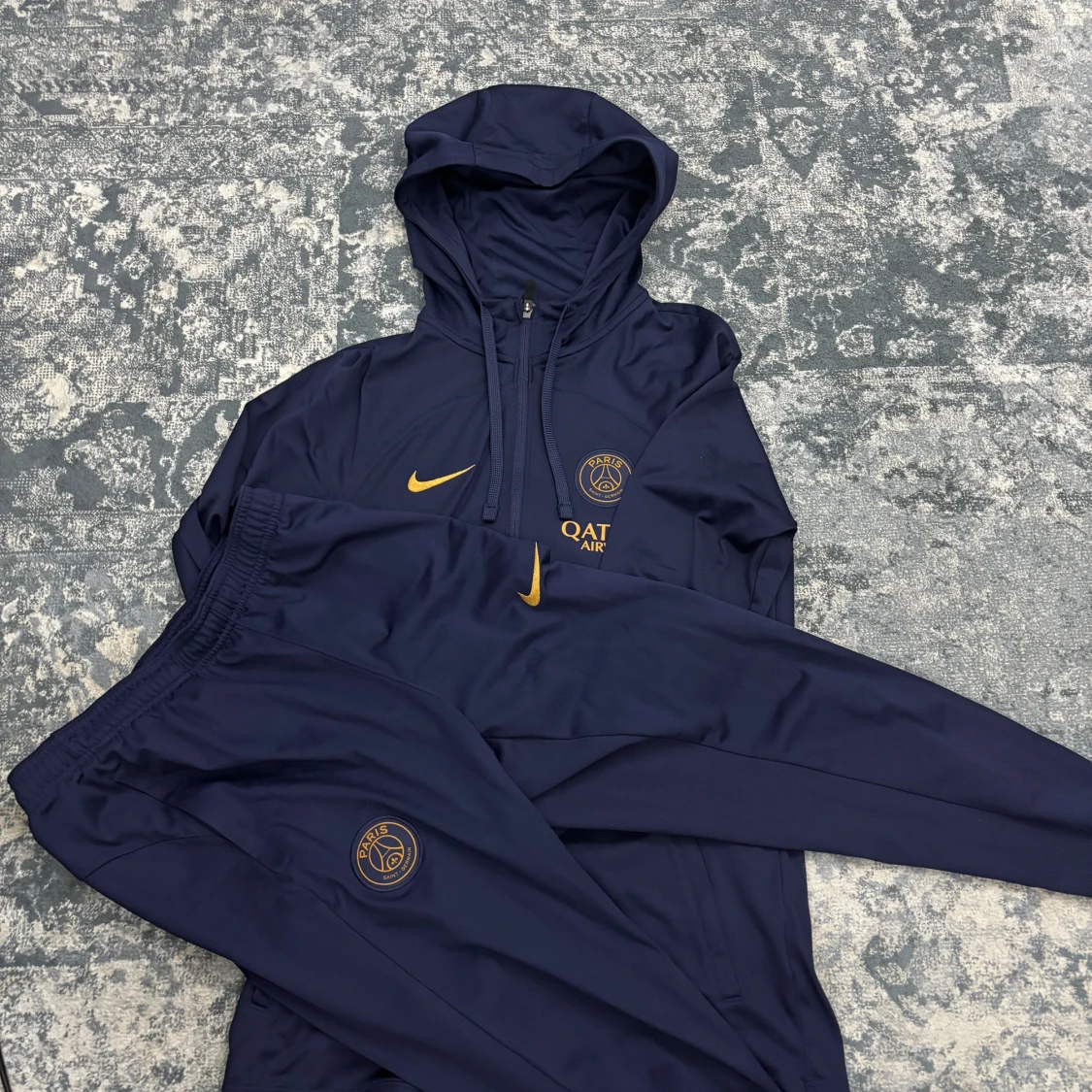 Nike mörkblå dress PSG