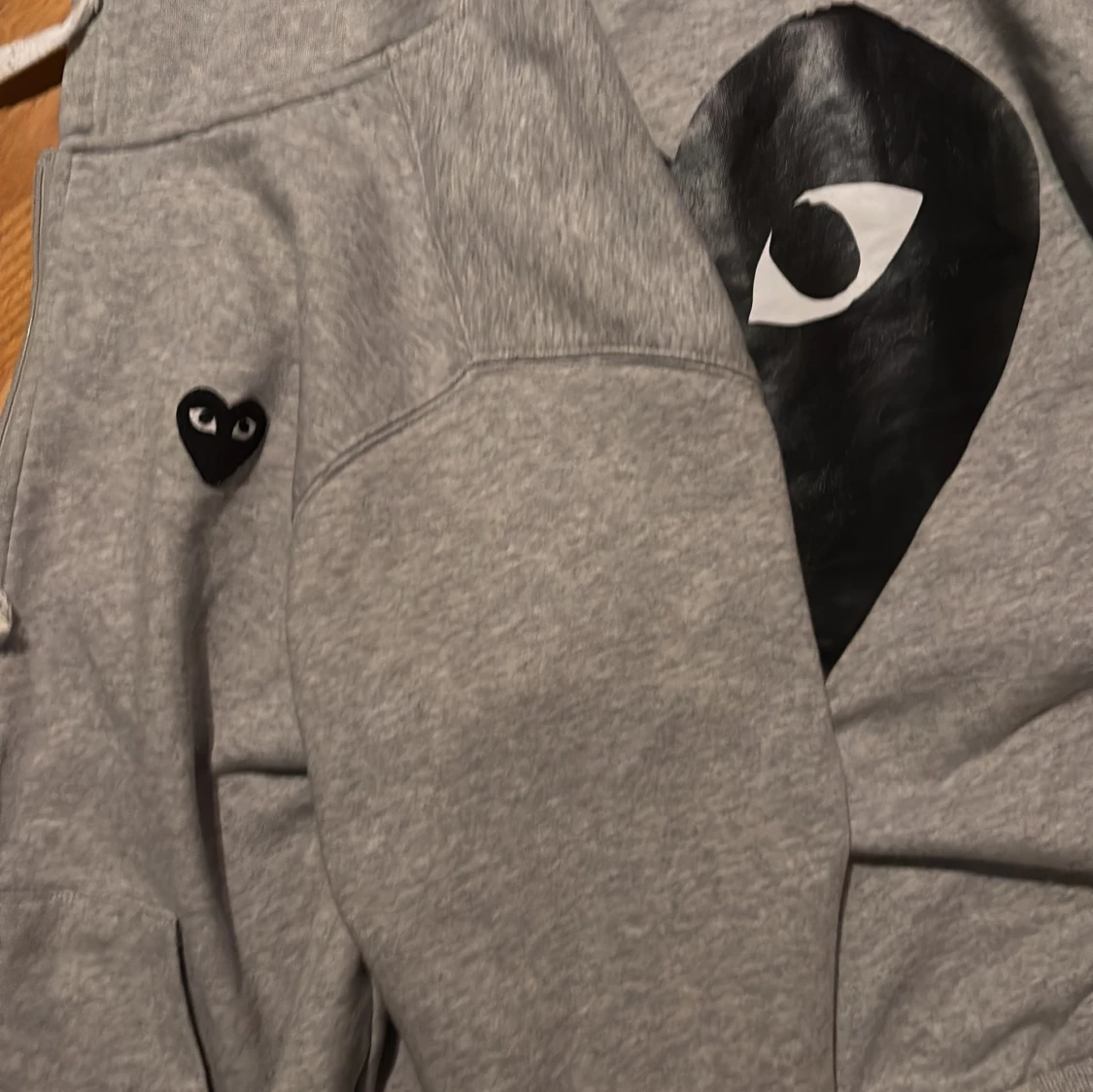 Grå hoodie från Comme des Garçons - 1