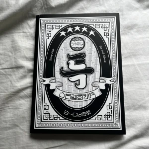 Straykids 5star Album - Allt från bild 1-3 ingår i start priset , Felix Photocardet kan köpas för 50kr.