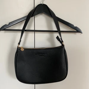 Väska Rosemunde - Superfin väska från Rosemunde, sparsamt använd🥰