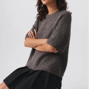 Brun stickad tröja - Helt ny i storlek 170🩷