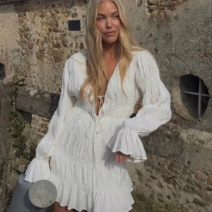 Moa Mattson x nakd klänning  - Den virala klänningen som e helt slutsåld. Helt ny med prislapp