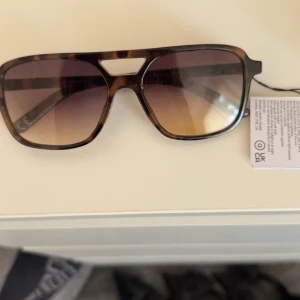 Solglasögon  - Säljer dessa då dom inte passade 😊