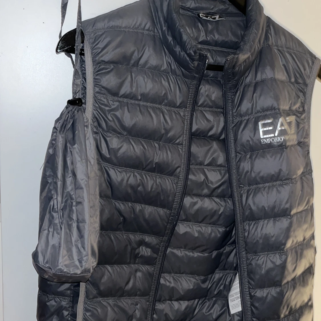 Grå dunväst från Emporio Armani - 3