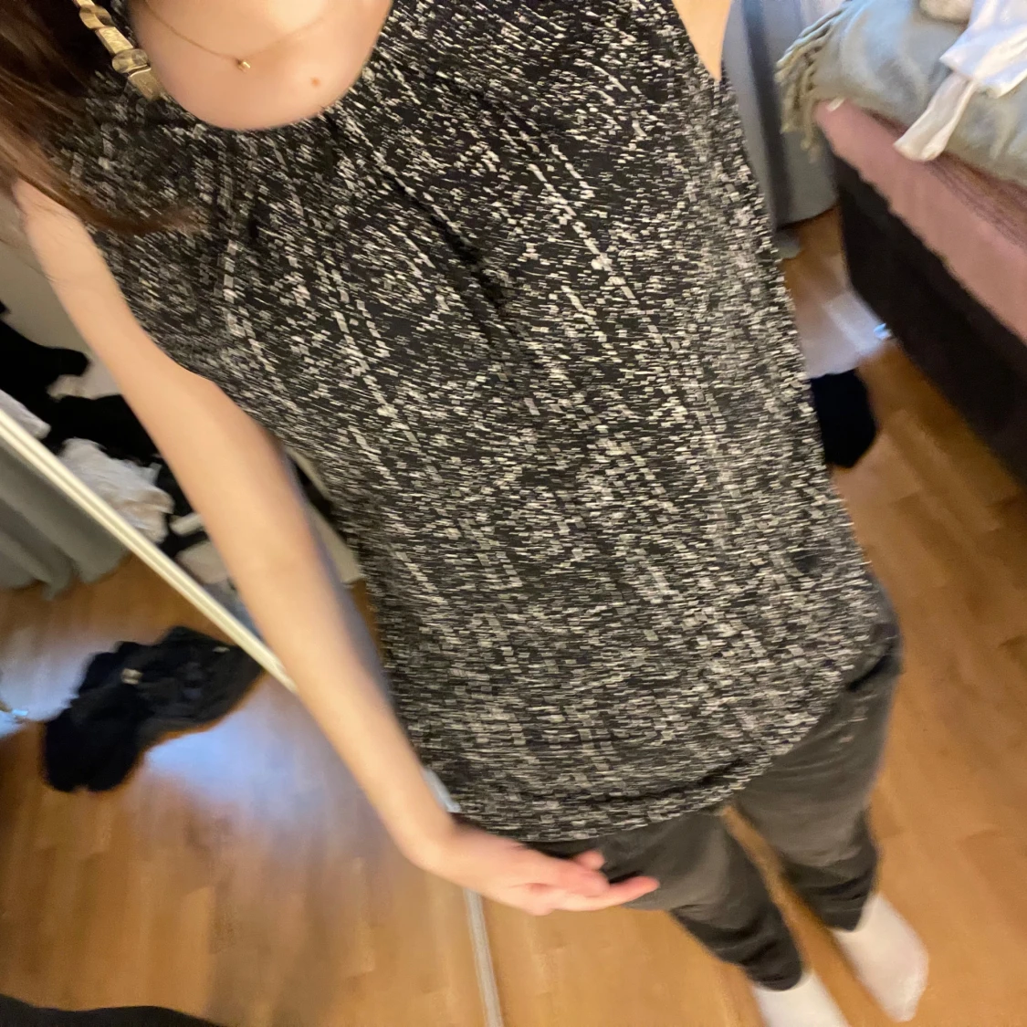 Svart och vit ärmlös topp - 2