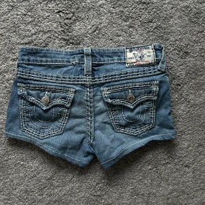 True religion shorts  - True religion shorts. Storlek 12 skulle säga storlek ca 23