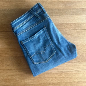 Replay Anbass - Snygga replay jeans med storlek W31 L34. Skriv gärna om du är intresserad🤩