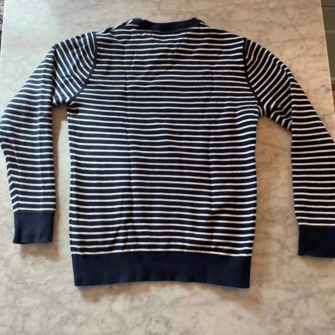 Marinblå och vit randig tröja från Tommy Hilfiger - 2