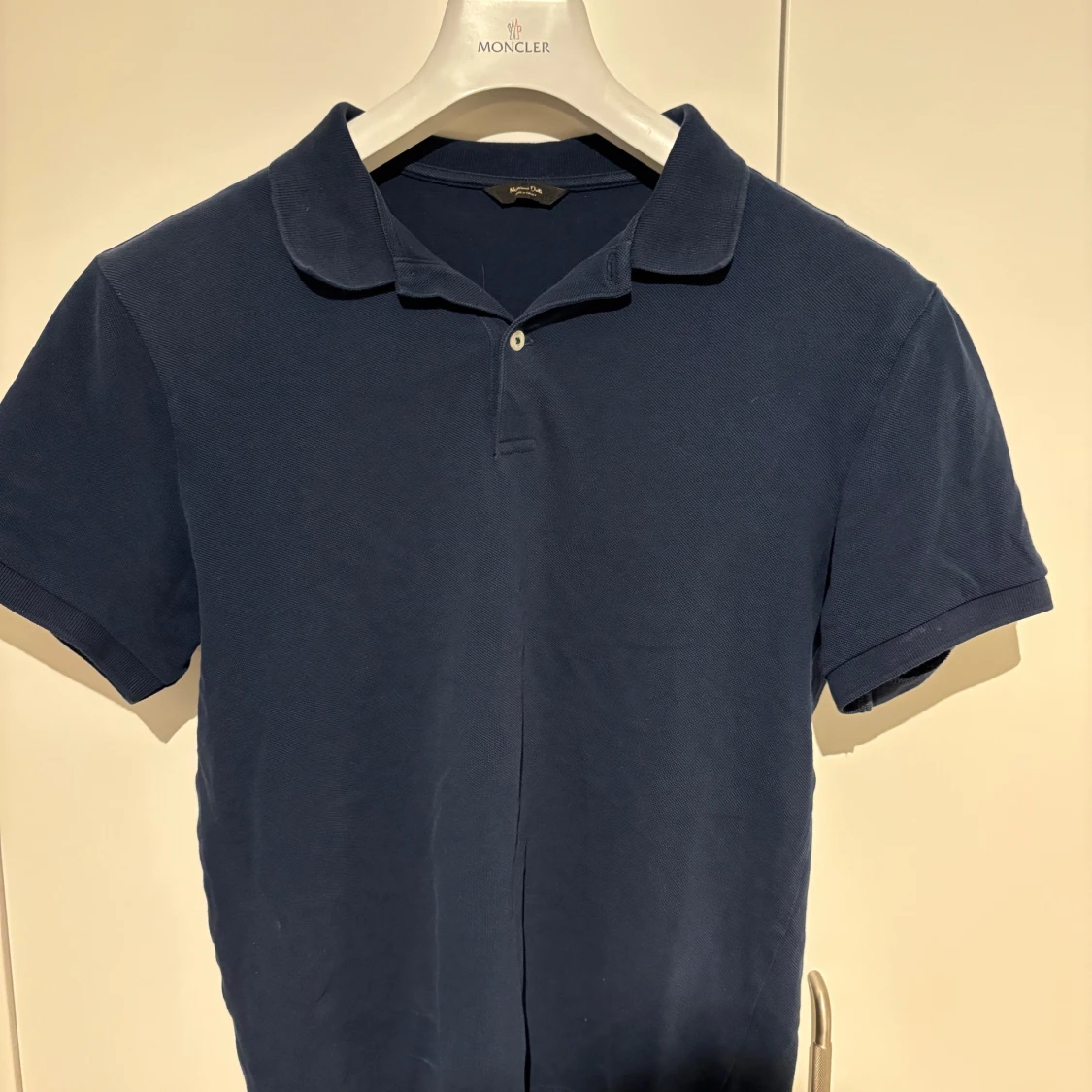 Mörkblå pikétröja från Massimo Dutti