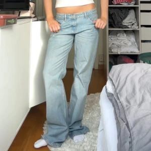 Baggy jeans - skitsnygga baggy jeans från zara. Har 36 i vanliga fall, passar både 36 och 38, aldrig använda