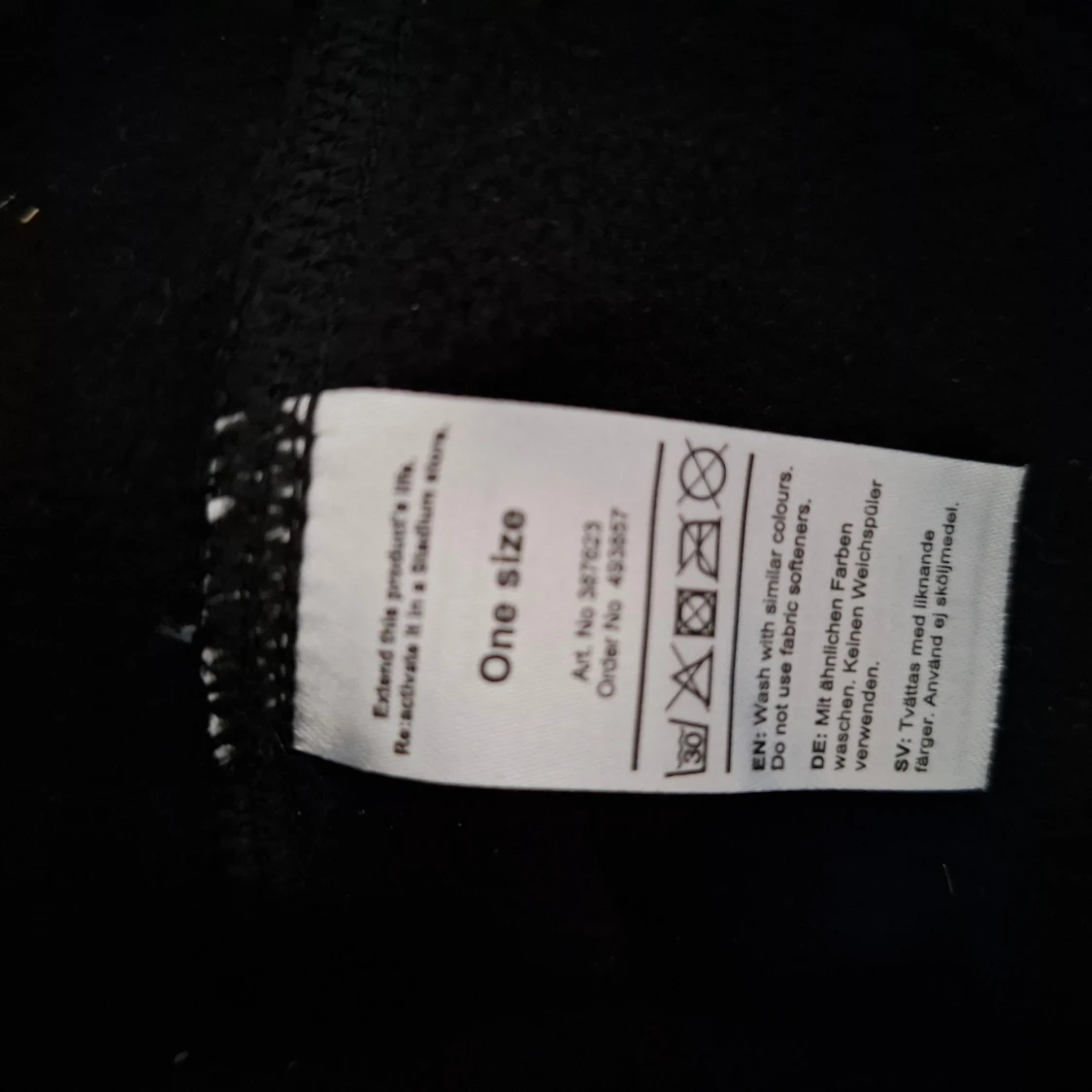 Svart mössa med vitt mönster från Everest - 1