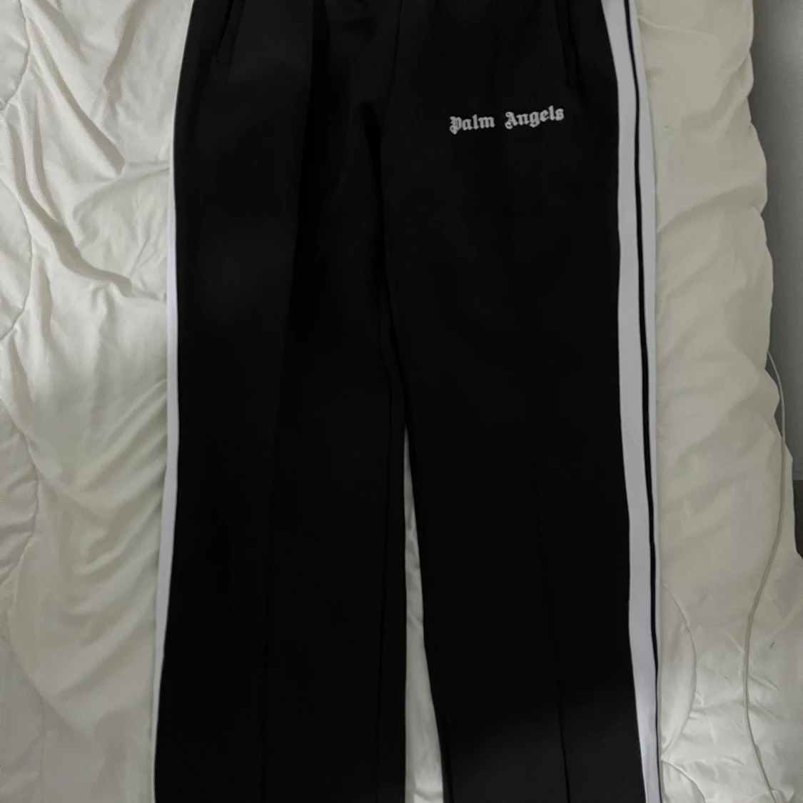 Svarta byxor med vita ränder från Palm Angels
