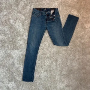 Tramarossa jeans - Stilrena Tramarossa jeans i modellen Leonardo Slim | Nypris 3700kr | W30/L32 | Passar runt W29-30 i midjan
