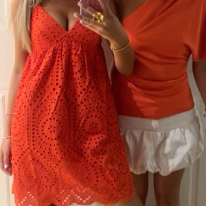 Drömmig klänning💗💗🥹 - Sååå snygg klänning som är jättetrendig och exakt denna Filli har på sig i samma storlek!💗💗🥹🥹🥹