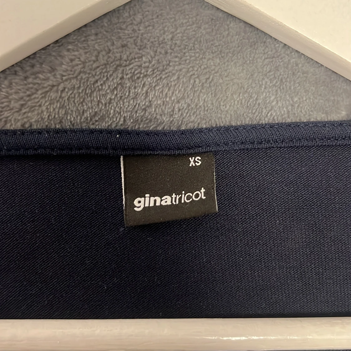 Mörkblå långärmad topp med knyt från Gina Tricot - 2