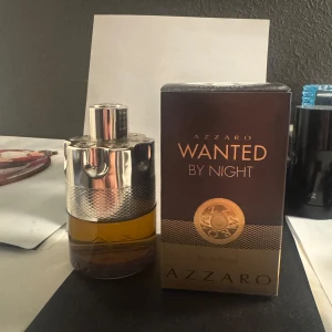 Azzaro wanted by night EDP - Säljer en azzaro wanted by night ca 85-90 ml kvar av 100 ml. Tveka inte att fråga mig något. 