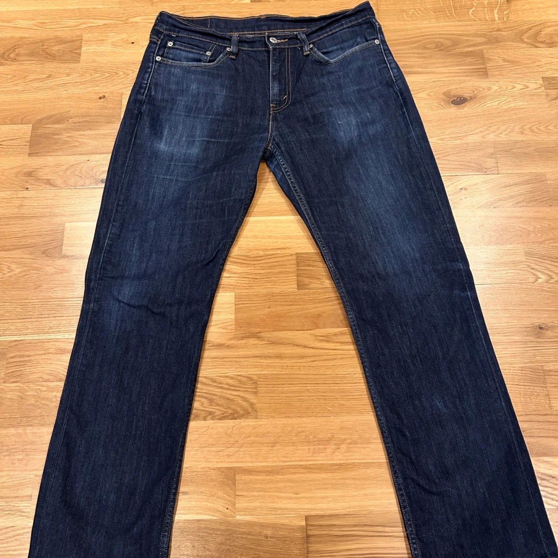 Levi's 514 jeans i mörkblå denim