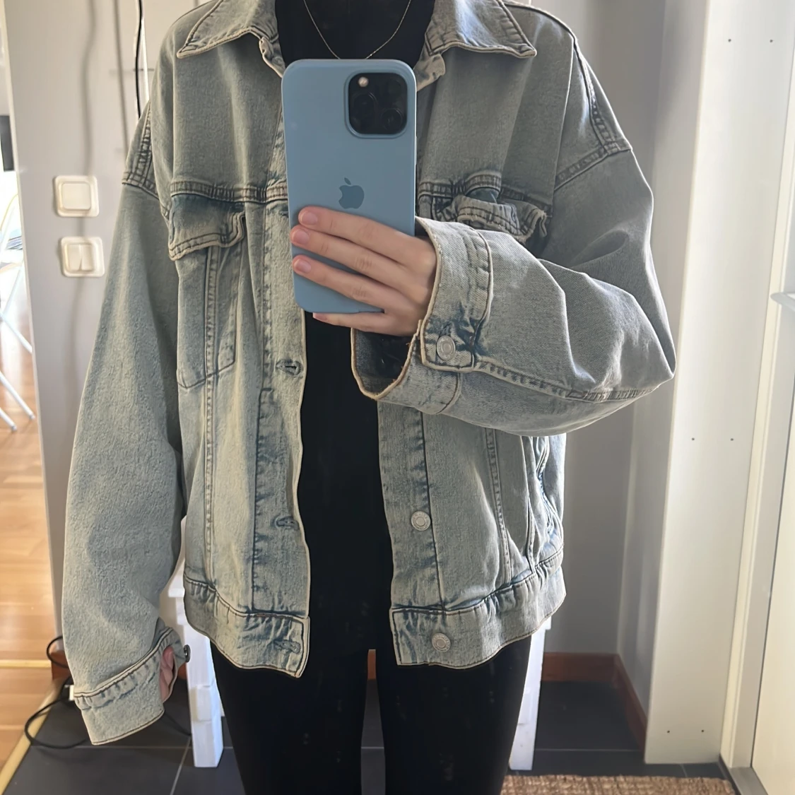 Oversized ljusblå jeansjacka