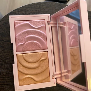 Caia flirty duo prisma palette - Caia palett highlighter och blush, endast testad, från julkalendern 2024 limited edition🌷