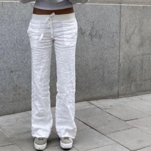 Alobha Label linnebyxor  - Säljer nu mina linnebyxor från Alobha Label (Lova Widerbergs märke) som endast är använda typ 2 gånger, storlek S. Jätte fint skick eftersom de knappt är använda. De är helt slutsålda just nu, står att de inte är genomskinliga på hemsidan vilket jag håller med om! 🥰