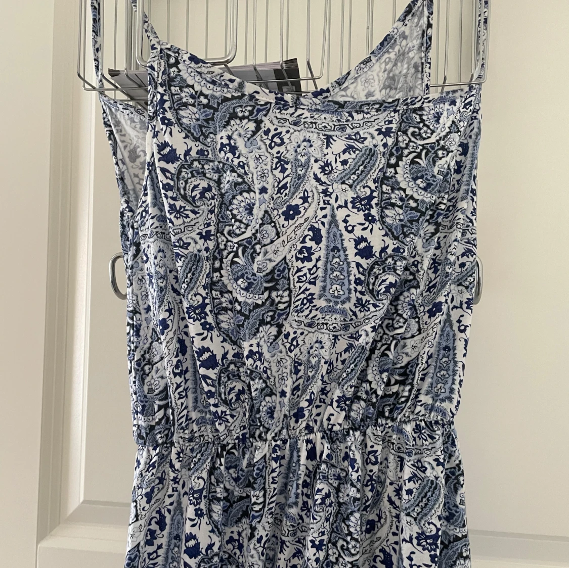 Blåvit långklänning  - 1