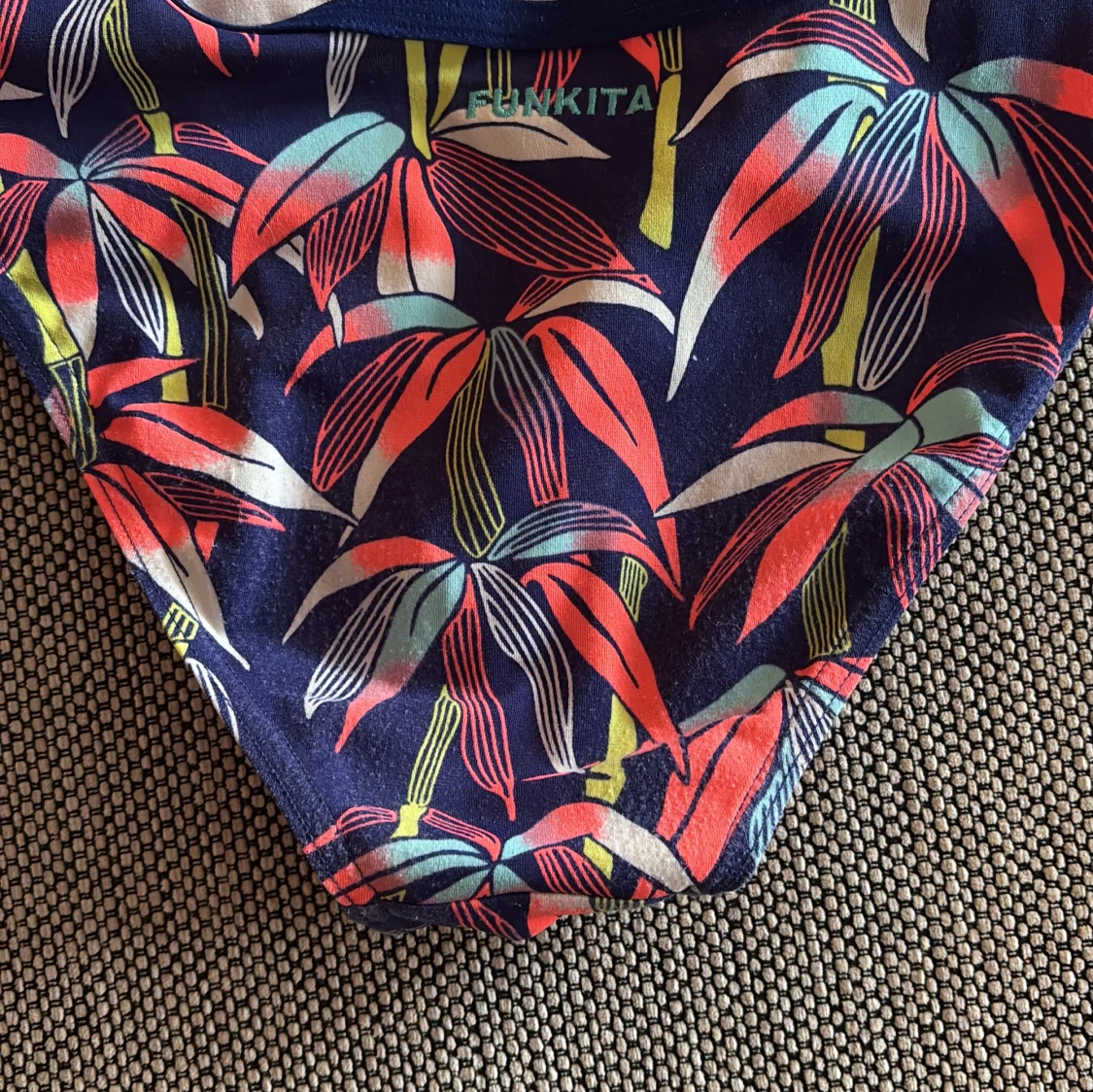 Färgglad baddräkt från Funkita - 4