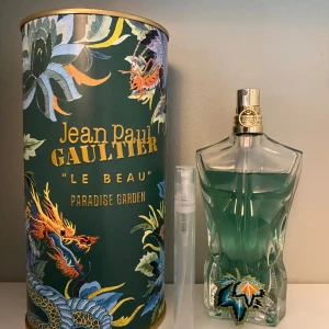 Jean Paul Gaultier Paradise garden  - Säljer samples på denna populära doft. En blandning av fräsch mint kokosnöt, vanilj och grönt gör denna till en komplimang magnet. Säljs i 1-5ml🥥🌴☀️