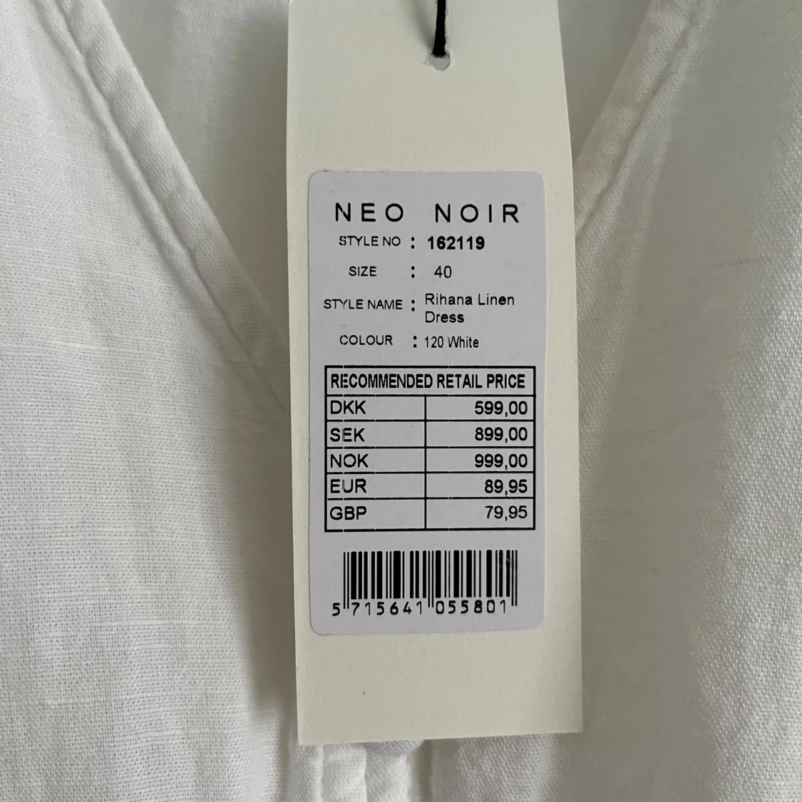 Vit linnéklänning från Neo Noir - 2