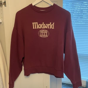 Vinröd Sweatshirt Madlady - Vinröd crewneck/ sweatshirt/ tjocktröja ifrån Madlady