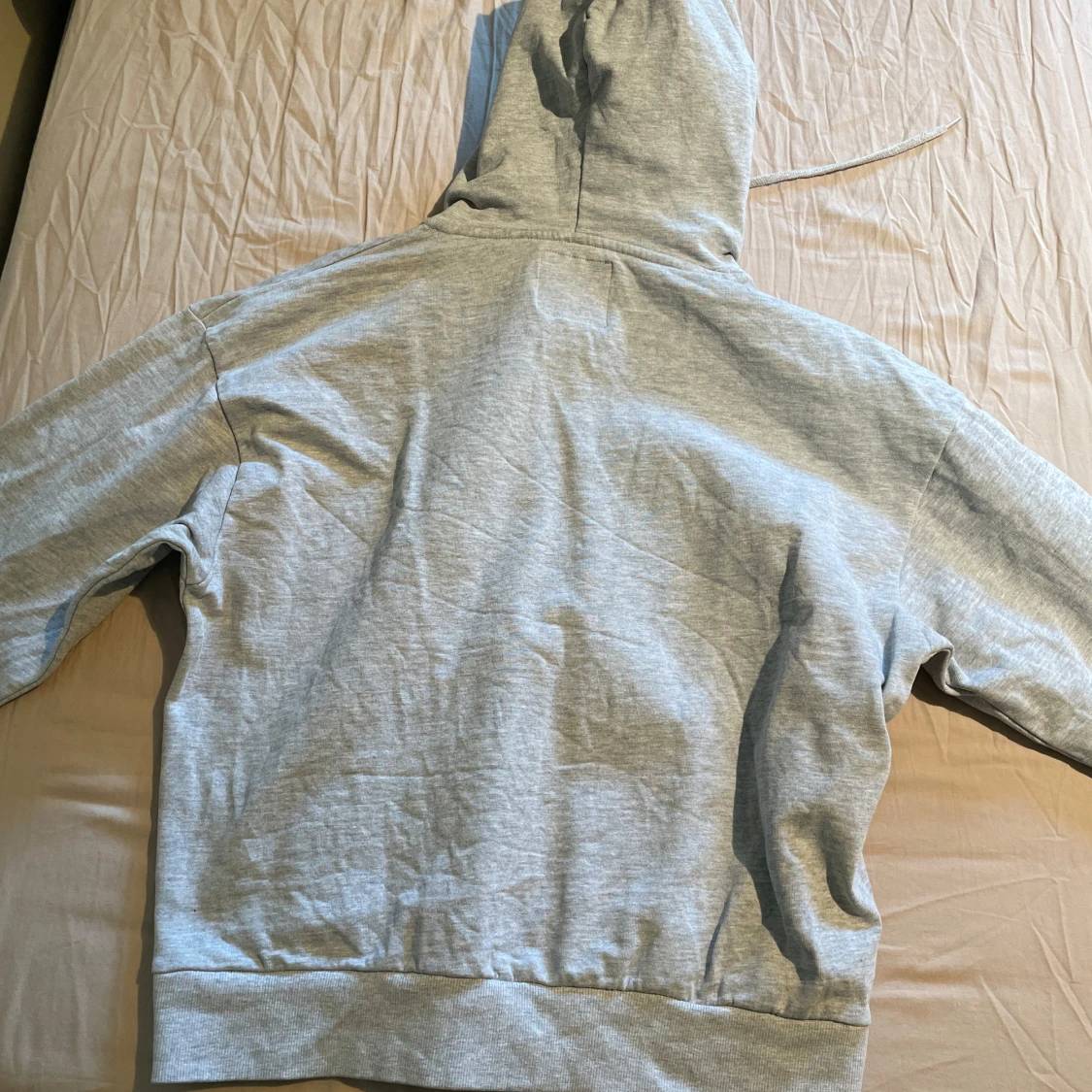 Ljusgrå hoodie från 157 - 1
