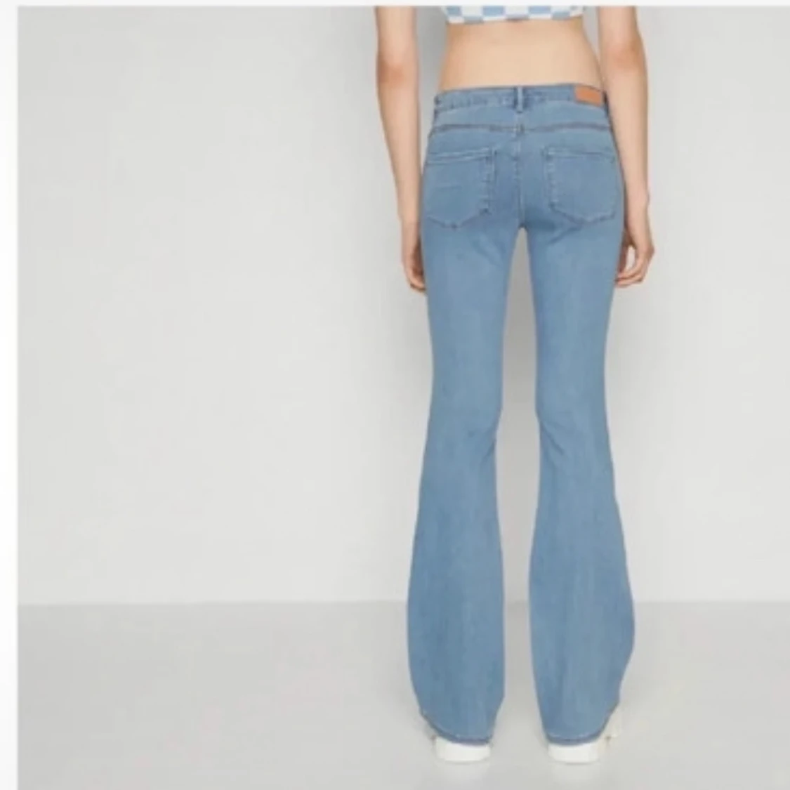 Ljusblå bootcut jeans från ONLY - 1