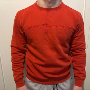 Sail racing sweatshirt  - Använd endast ett fåtal gånger så den är fortfarande i nytt skick. Pris går att sänka vid snabb affär. 