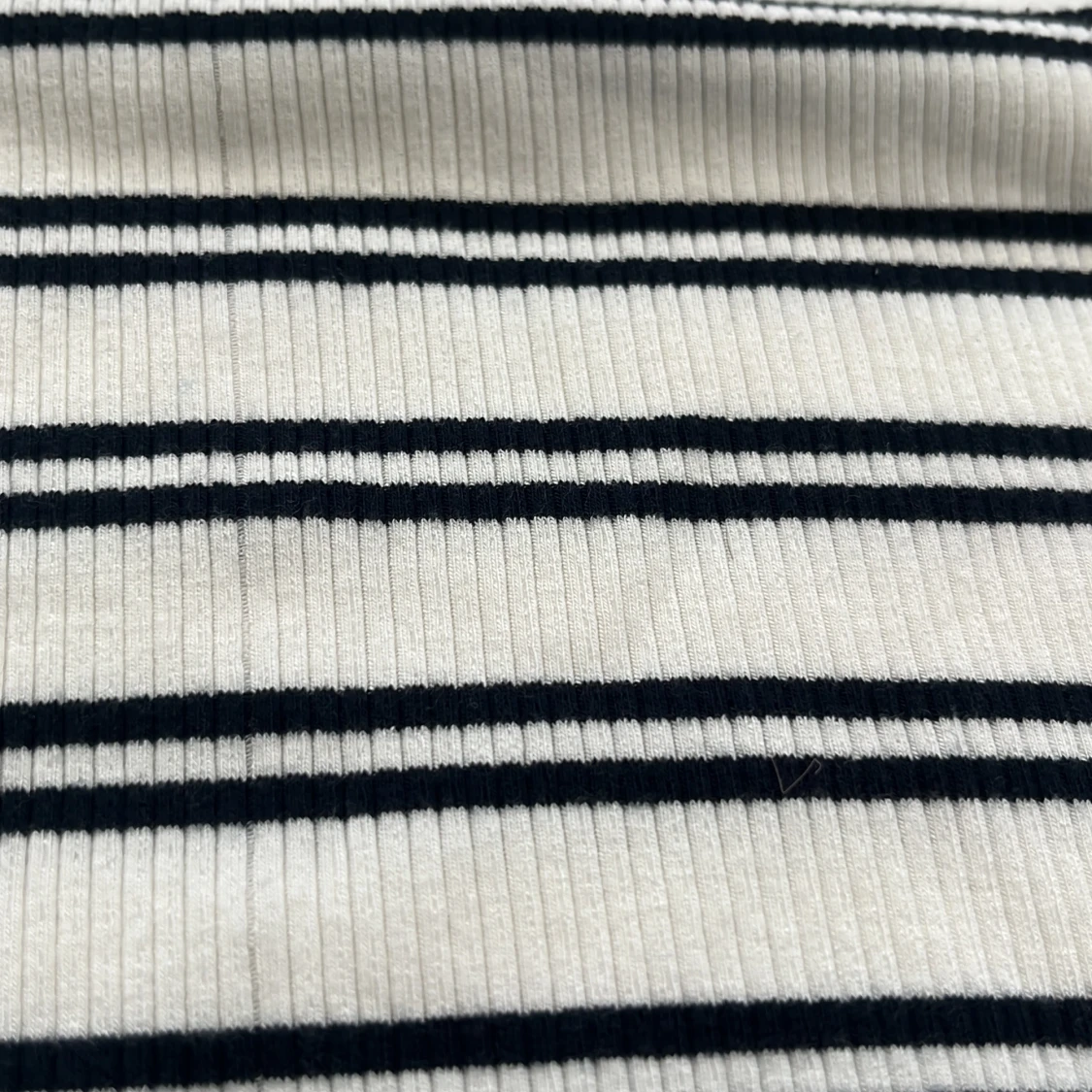 Vit och svart randig ribbad klänning från BikBok - 2