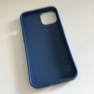 Mörkblå skal - iPhone 13 helt ny oanvänd. Fick ett annat skal så jag behöver inte detta