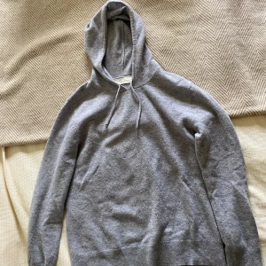Kasmire hoodie - Säljer nu min tvär feta kashmire hoodie ! Strl xs och inga tecken på användning, hör av dig vid minsta lilla fundering 😊