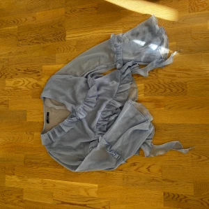 Sommar blus💜 - Fin blå blus perfekt till sommaren ! Strl xl passar men skulle nog även passa både mindre och större! 💘 