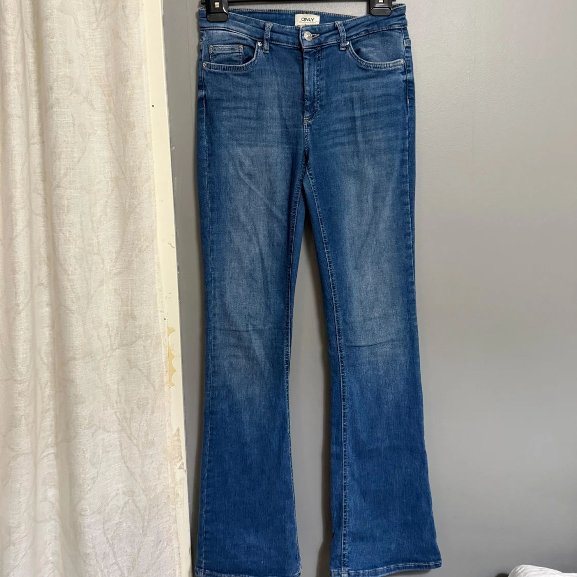 Blå bootcut jeans